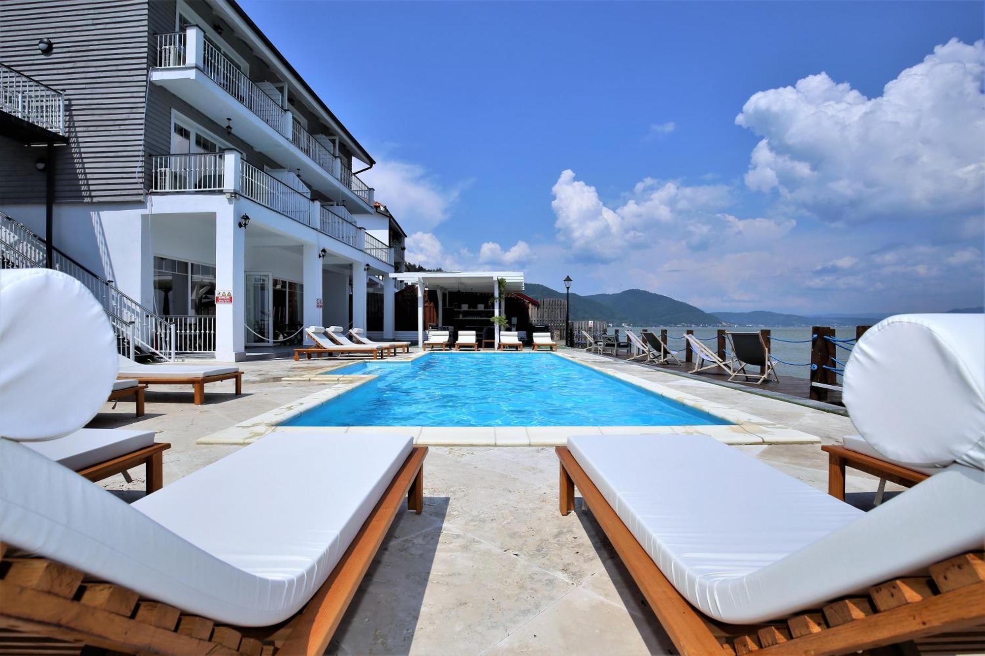 Serenity Eselnita Exterior photo